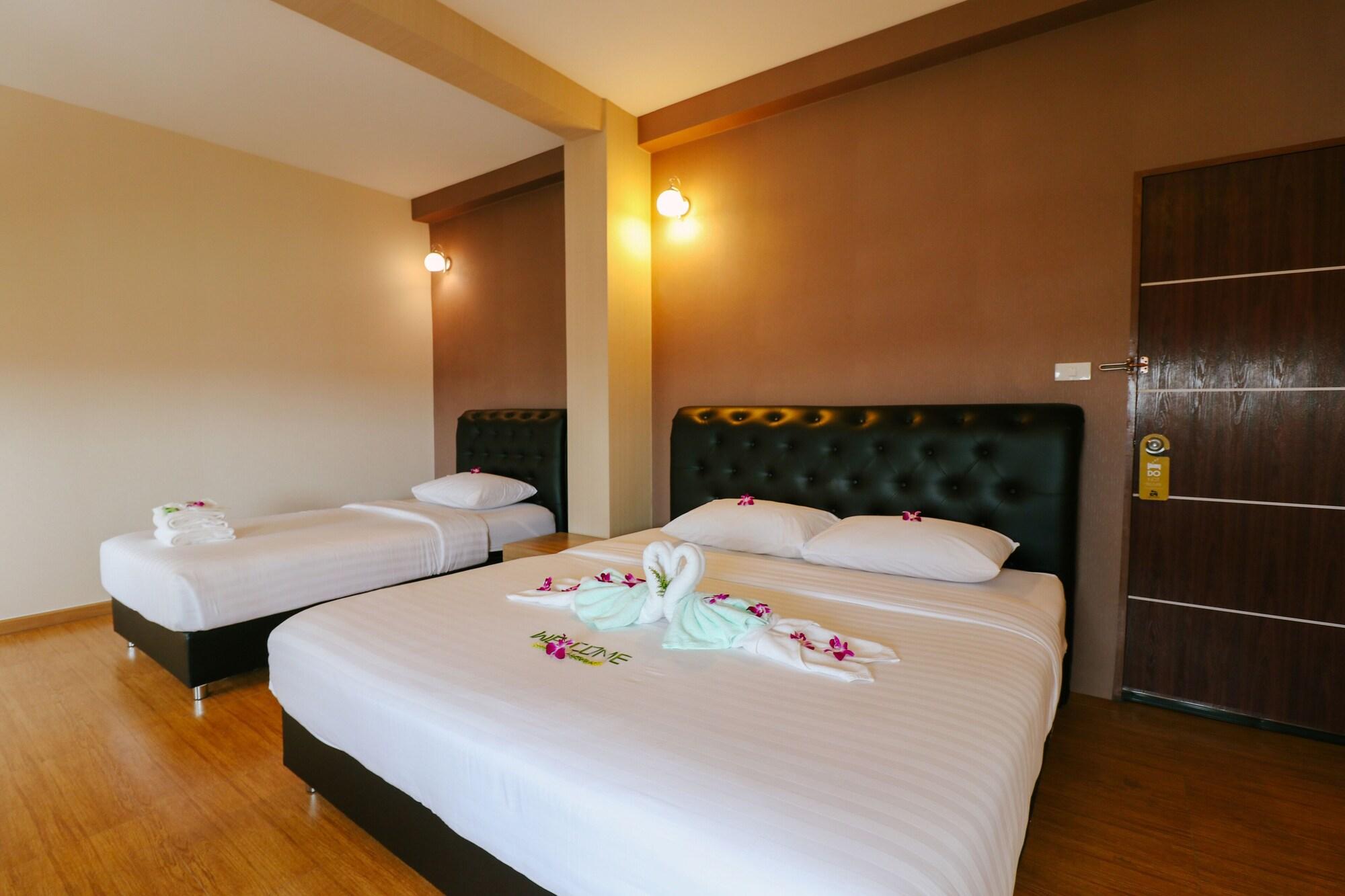 Triple Trees Hotel Pathum Thani Bagian luar foto