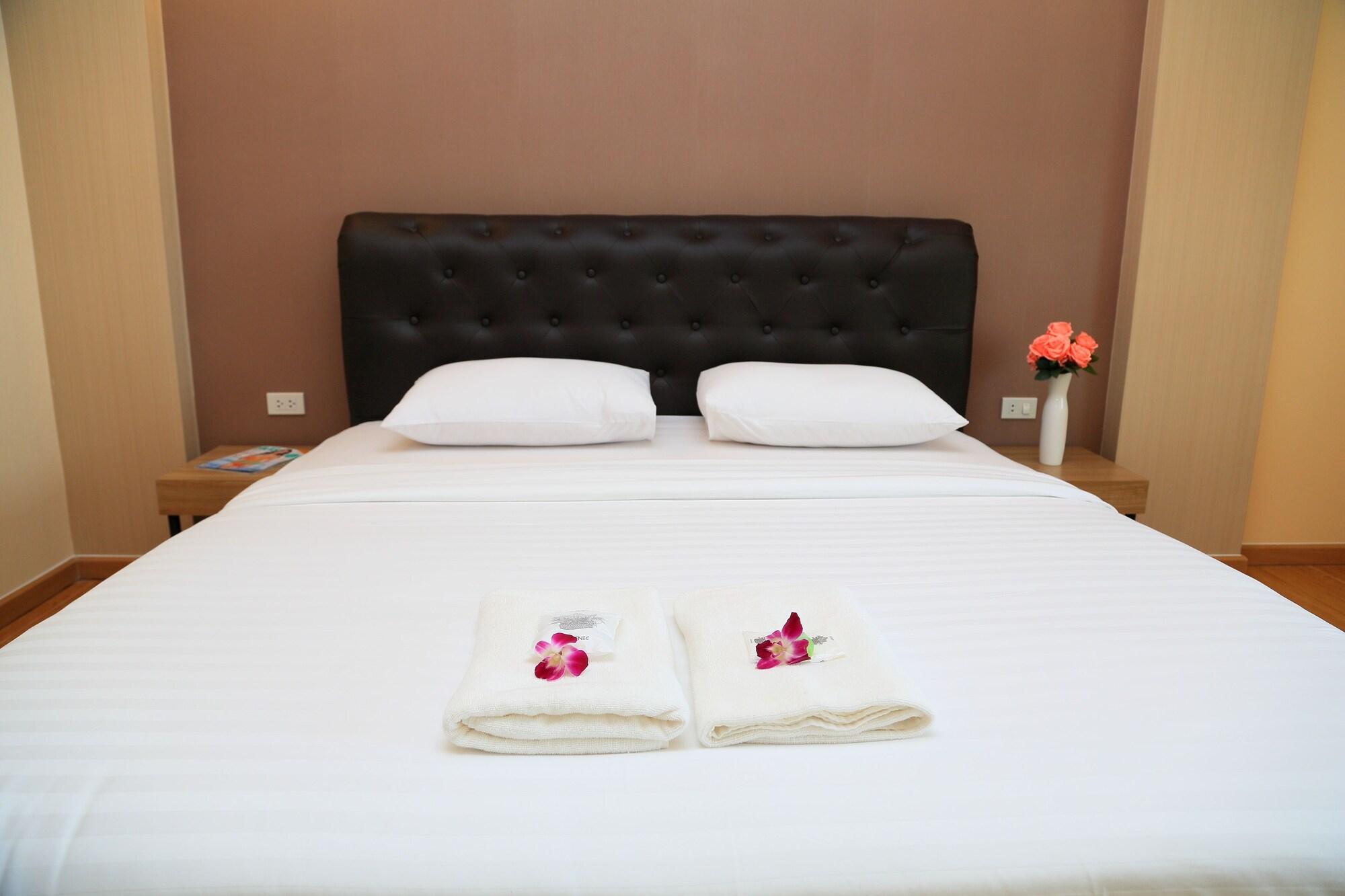 Triple Trees Hotel Pathum Thani Bagian luar foto