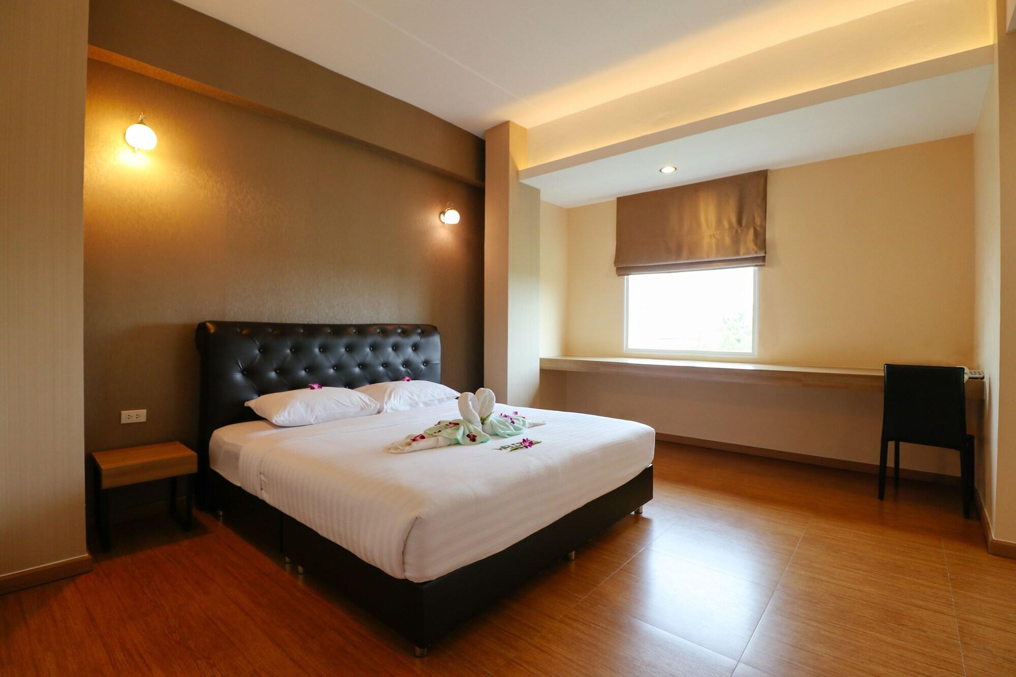 Triple Trees Hotel Pathum Thani Bagian luar foto