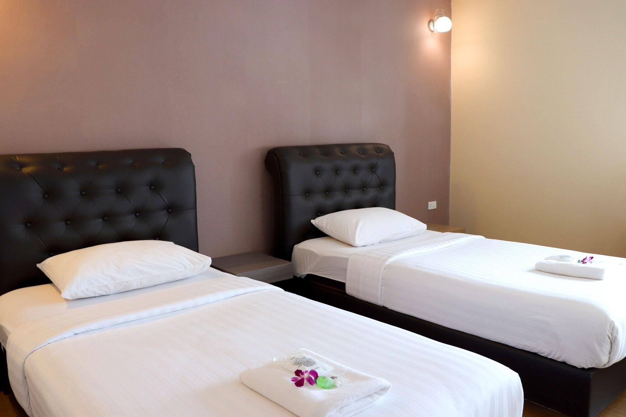 Triple Trees Hotel Pathum Thani Bagian luar foto