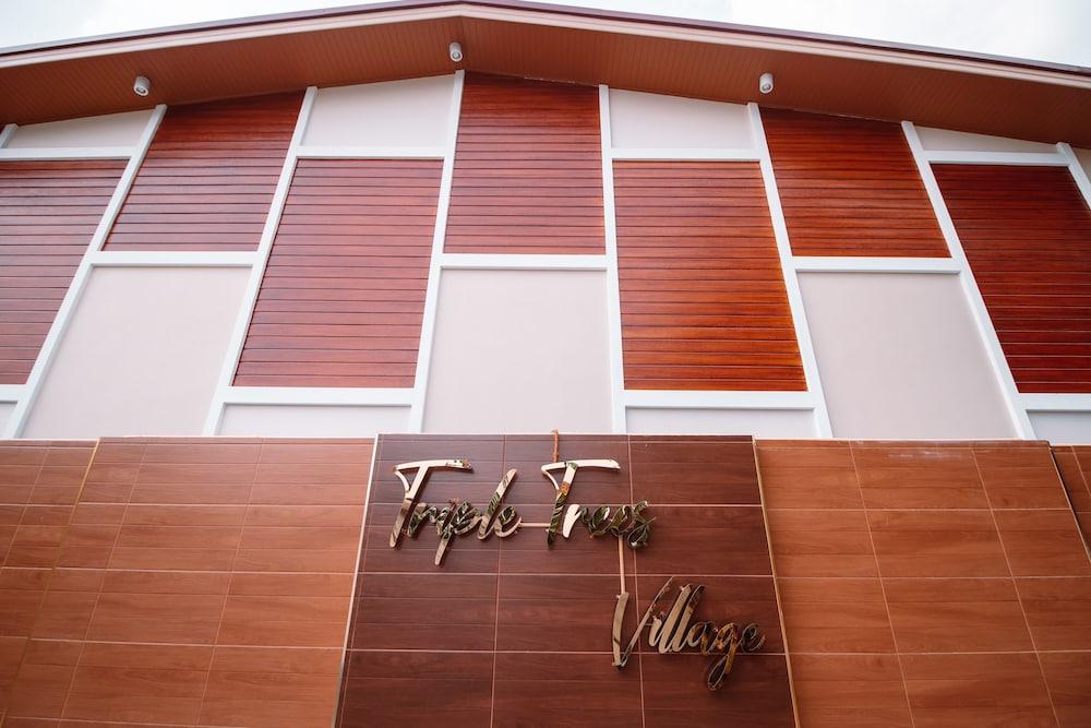 Triple Trees Hotel Pathum Thani Bagian luar foto
