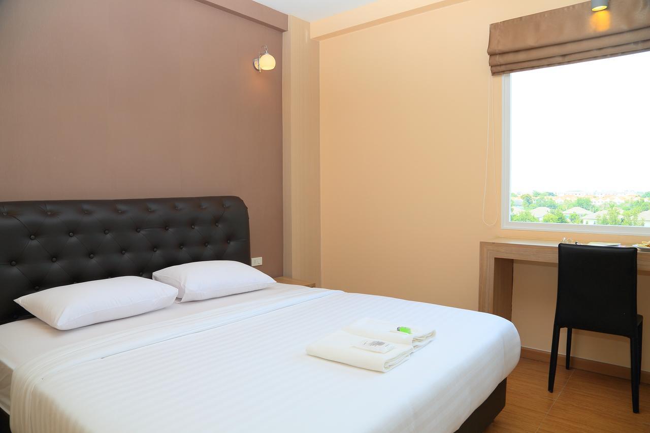 Triple Trees Hotel Pathum Thani Bagian luar foto
