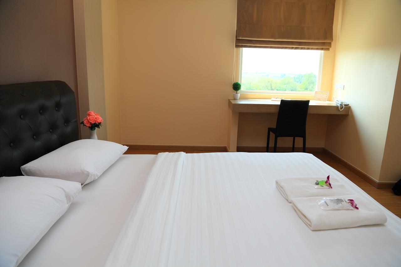 Triple Trees Hotel Pathum Thani Bagian luar foto